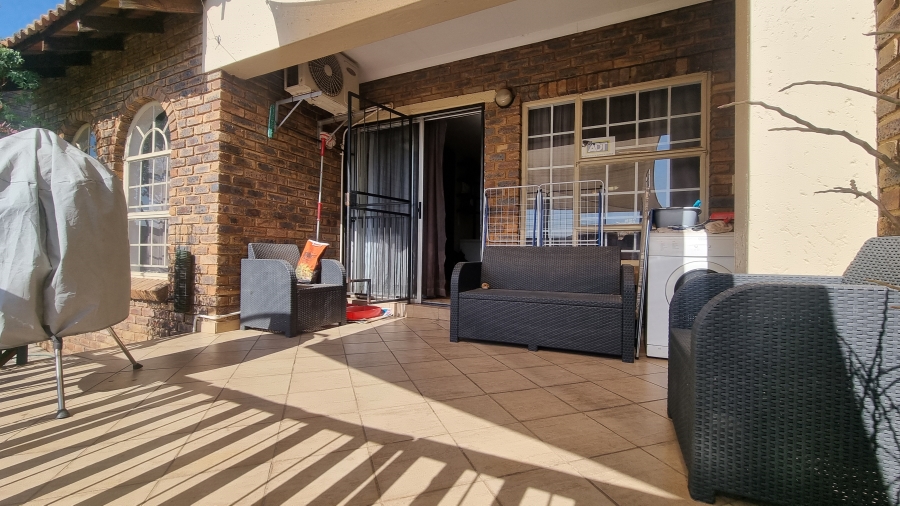 2 Bedroom Property for Sale in Raslouw Gauteng