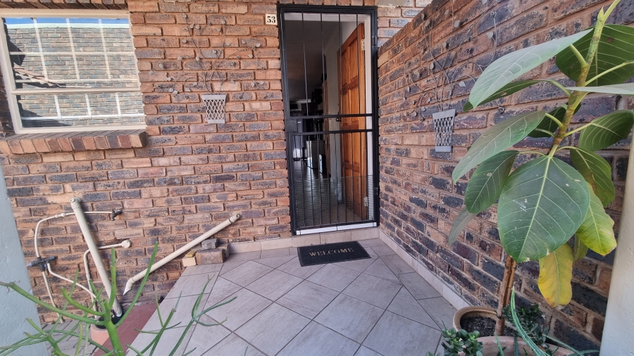 2 Bedroom Property for Sale in Raslouw Gauteng