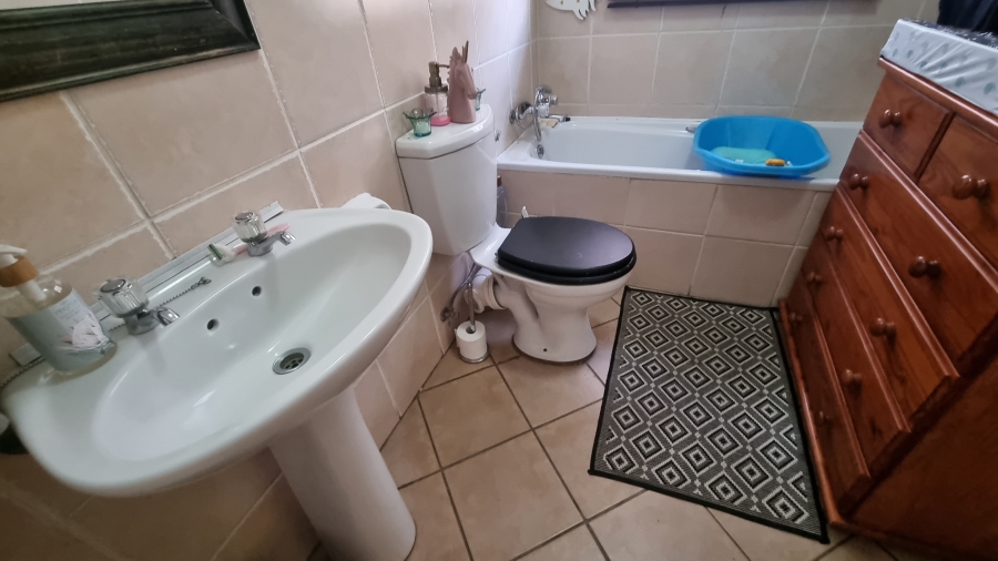 2 Bedroom Property for Sale in Raslouw Gauteng