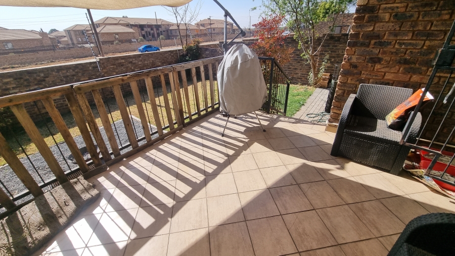 2 Bedroom Property for Sale in Raslouw Gauteng