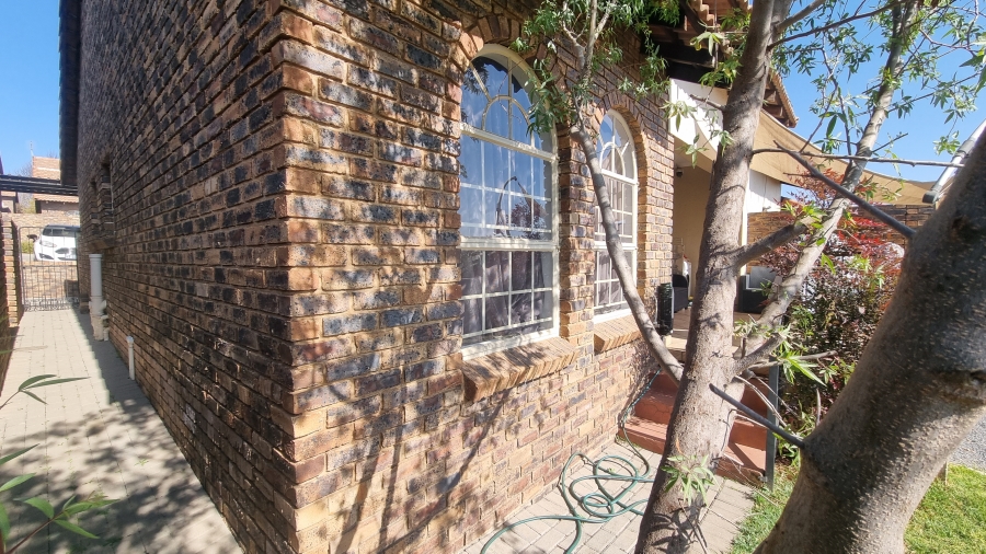 2 Bedroom Property for Sale in Raslouw Gauteng