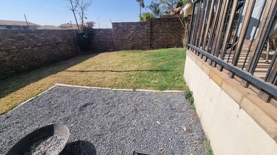 2 Bedroom Property for Sale in Raslouw Gauteng