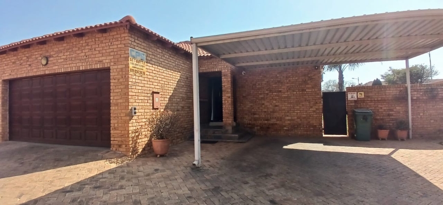 3 Bedroom Property for Sale in New Redruth Gauteng