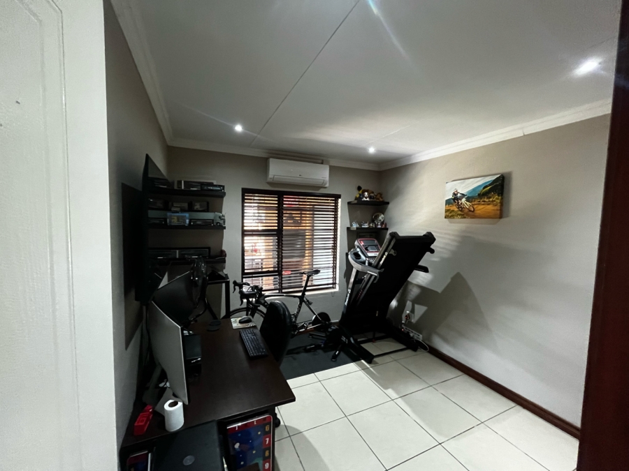 3 Bedroom Property for Sale in New Redruth Gauteng