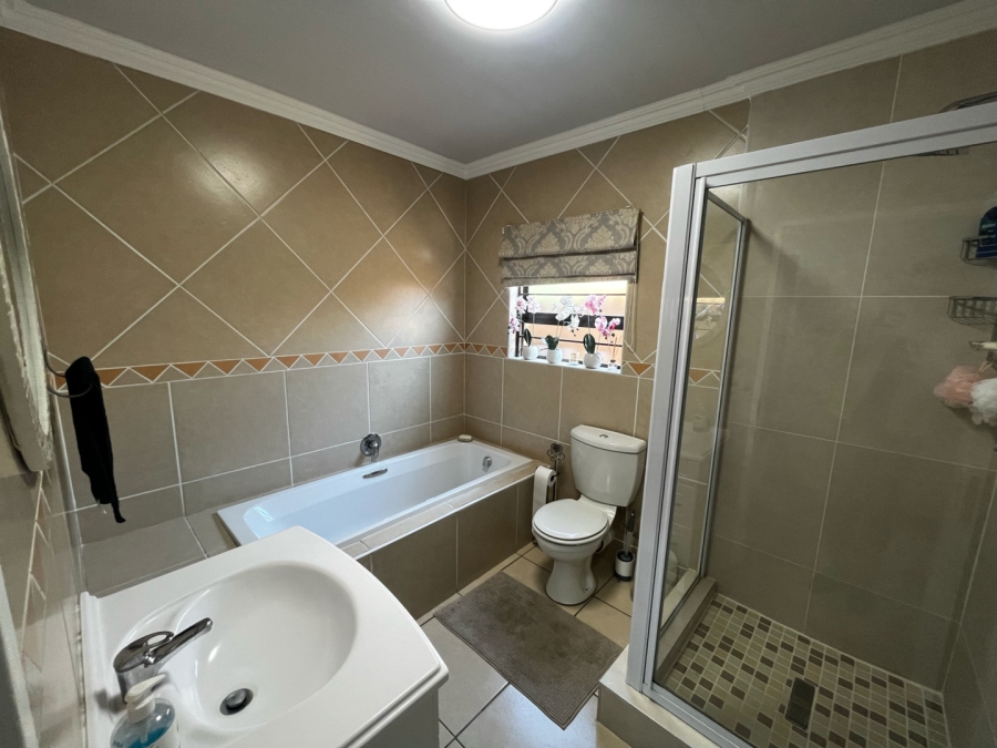 3 Bedroom Property for Sale in New Redruth Gauteng