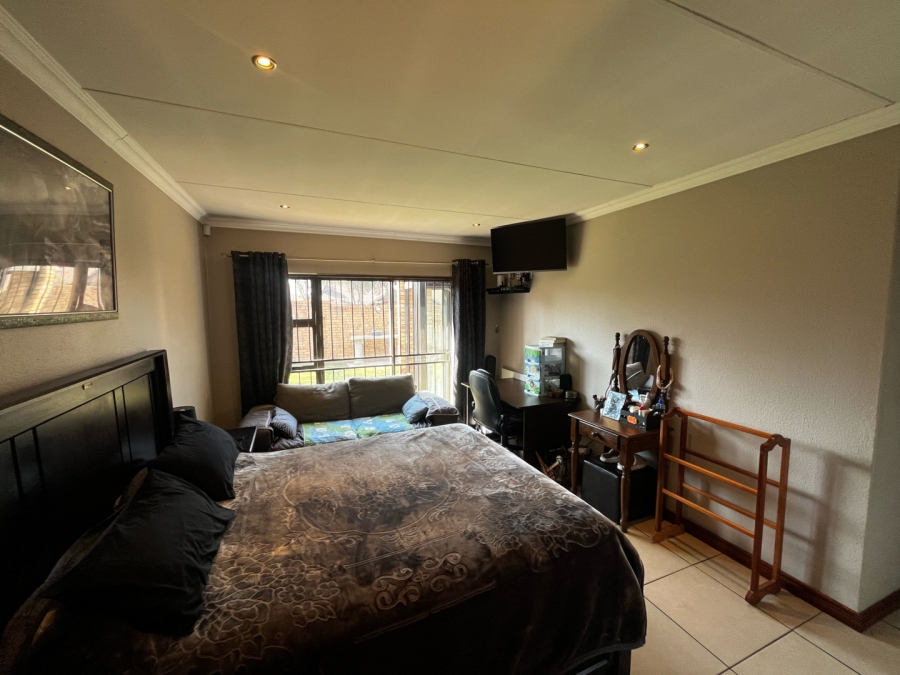 3 Bedroom Property for Sale in New Redruth Gauteng