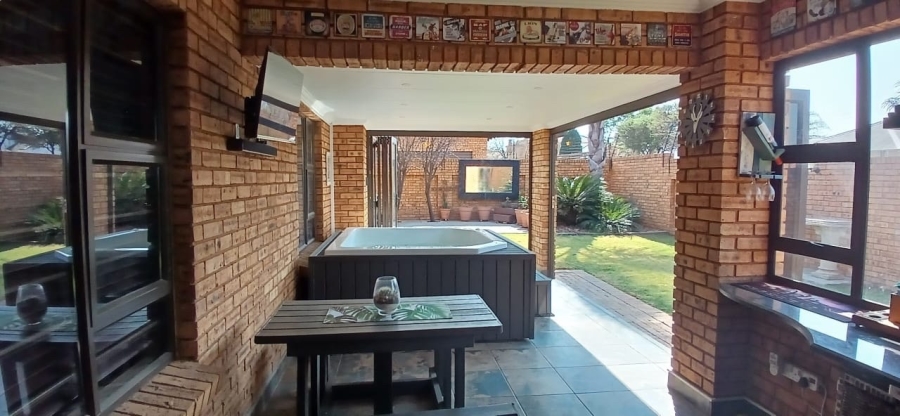 3 Bedroom Property for Sale in New Redruth Gauteng