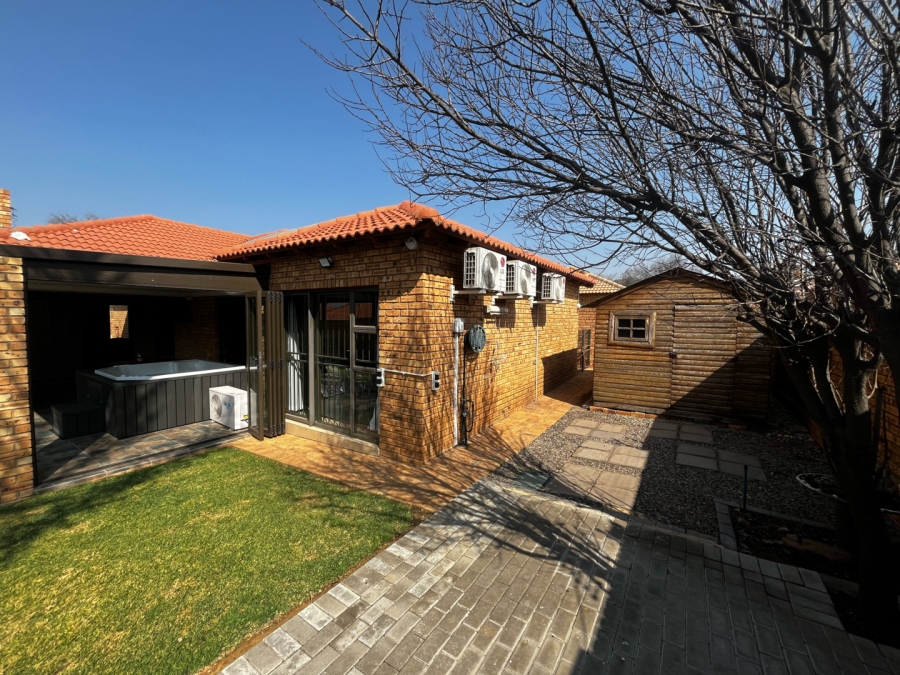 3 Bedroom Property for Sale in New Redruth Gauteng