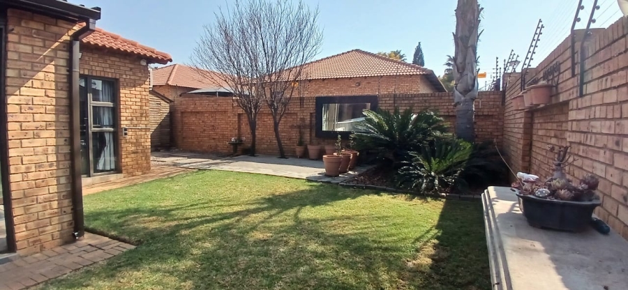 3 Bedroom Property for Sale in New Redruth Gauteng