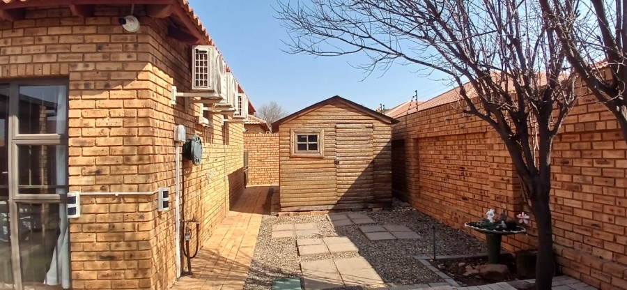 3 Bedroom Property for Sale in New Redruth Gauteng