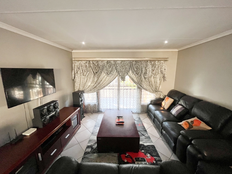 3 Bedroom Property for Sale in Thatchfield Hills Gauteng