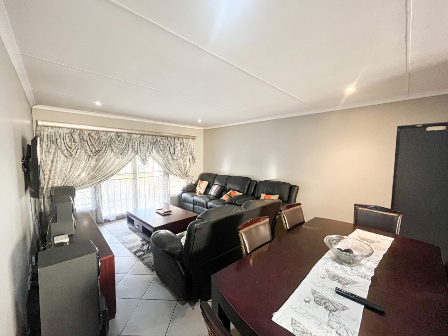 3 Bedroom Property for Sale in Thatchfield Hills Gauteng