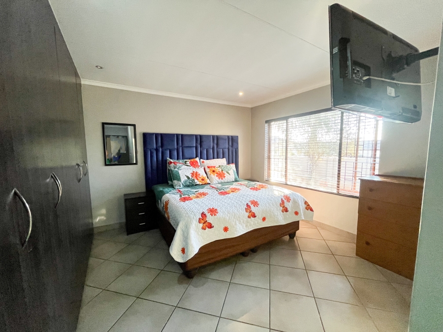 3 Bedroom Property for Sale in Thatchfield Hills Gauteng