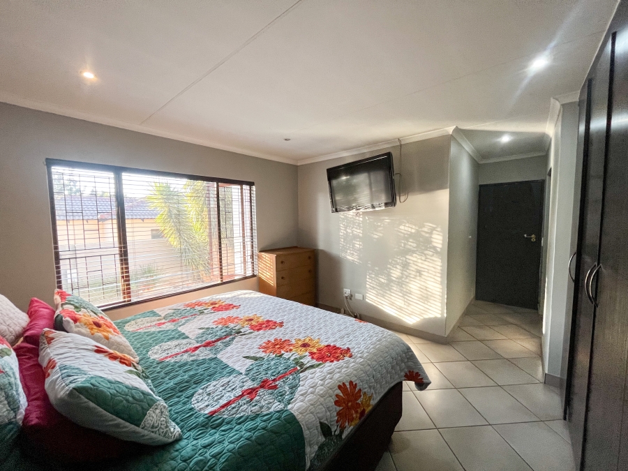 3 Bedroom Property for Sale in Thatchfield Hills Gauteng