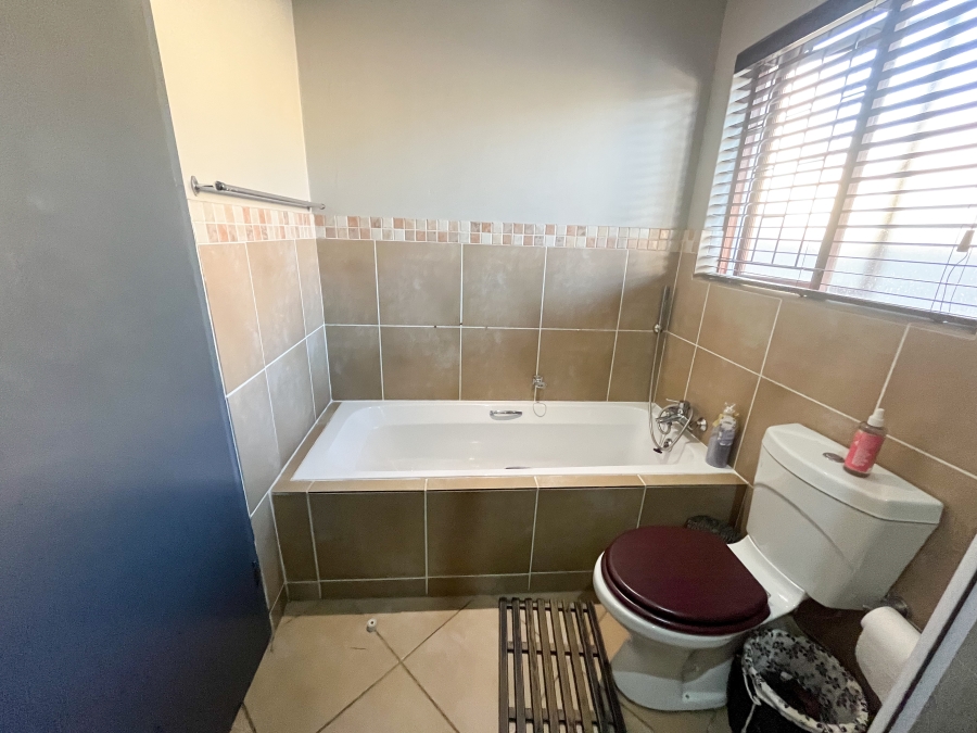 3 Bedroom Property for Sale in Thatchfield Hills Gauteng