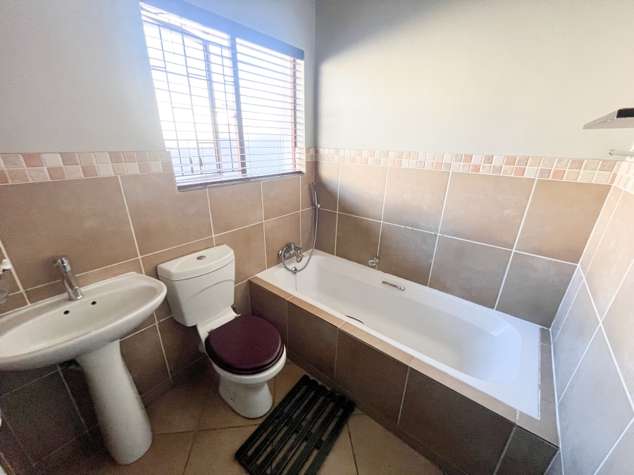 3 Bedroom Property for Sale in Thatchfield Hills Gauteng