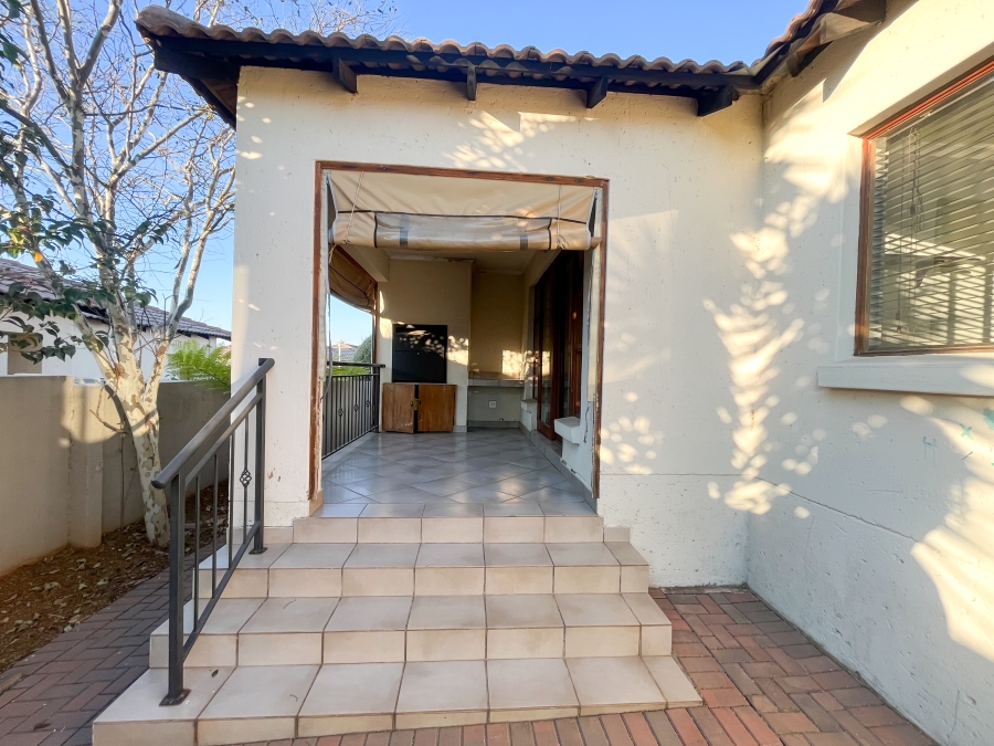 3 Bedroom Property for Sale in Thatchfield Hills Gauteng