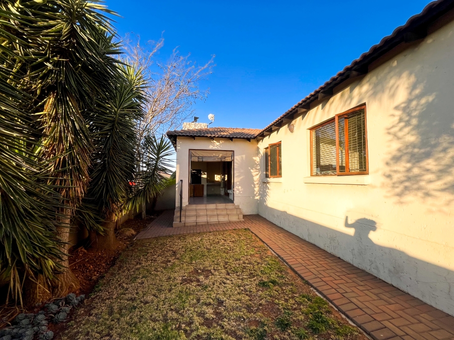 3 Bedroom Property for Sale in Thatchfield Hills Gauteng