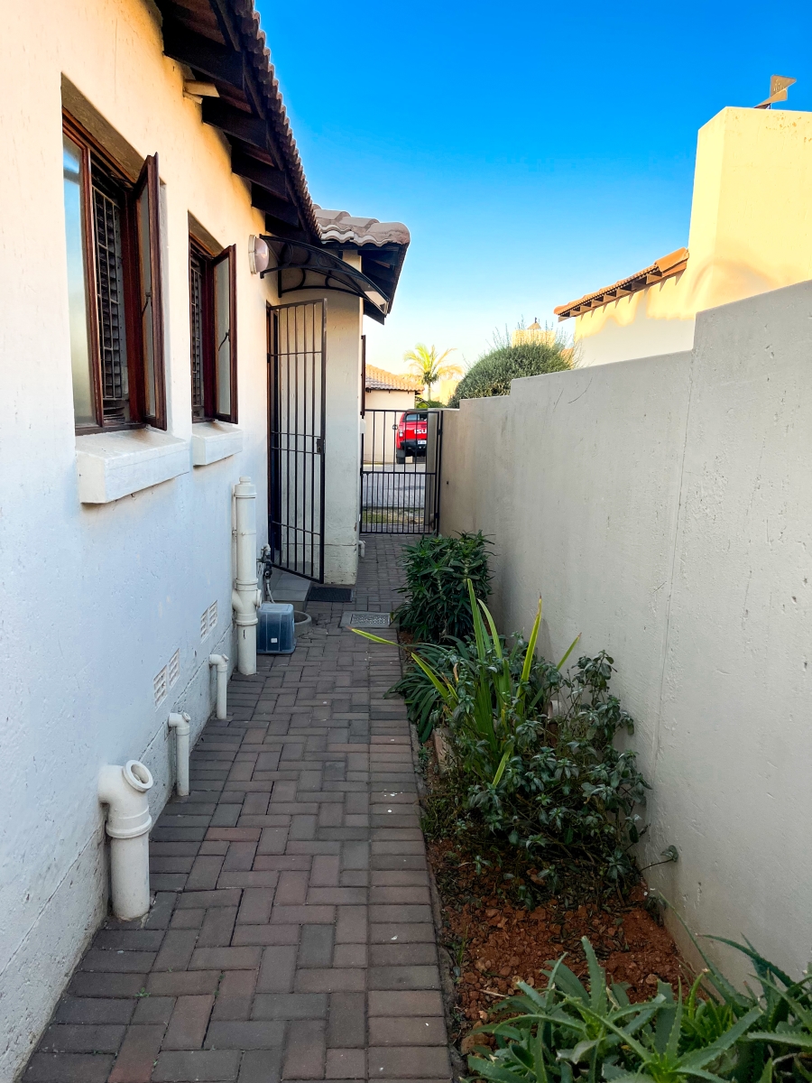 3 Bedroom Property for Sale in Thatchfield Hills Gauteng