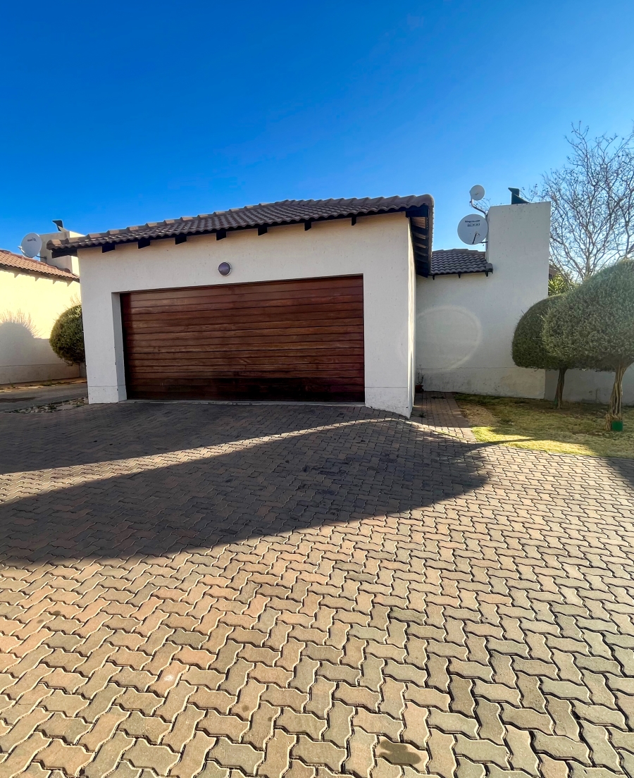 3 Bedroom Property for Sale in Thatchfield Hills Gauteng