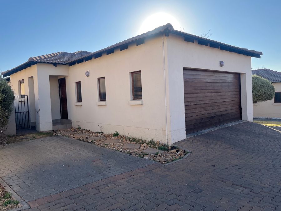 3 Bedroom Property for Sale in Thatchfield Hills Gauteng