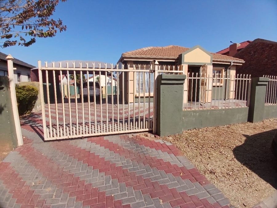 3 Bedroom Property for Sale in Nkwe Estate Gauteng