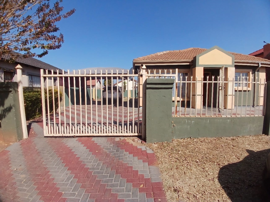 3 Bedroom Property for Sale in Nkwe Estate Gauteng