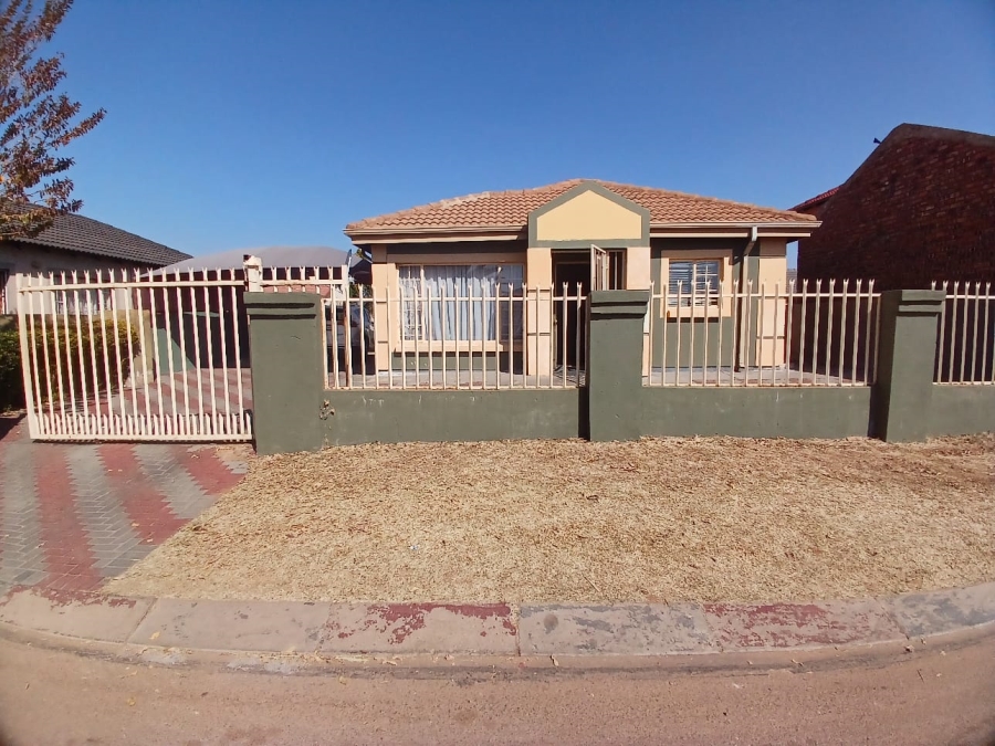 3 Bedroom Property for Sale in Nkwe Estate Gauteng