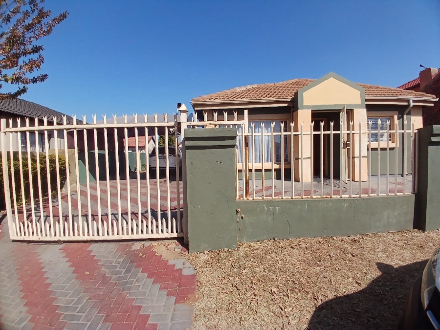 3 Bedroom Property for Sale in Nkwe Estate Gauteng