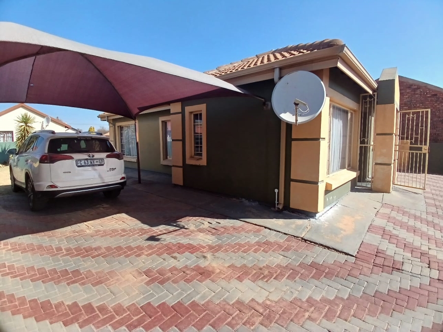 3 Bedroom Property for Sale in Nkwe Estate Gauteng