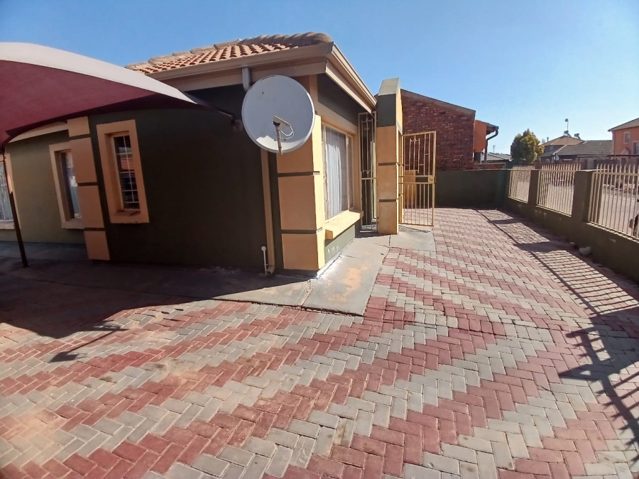 3 Bedroom Property for Sale in Nkwe Estate Gauteng