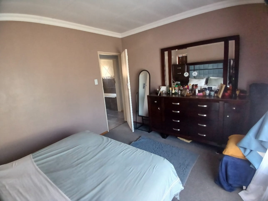 3 Bedroom Property for Sale in Nkwe Estate Gauteng