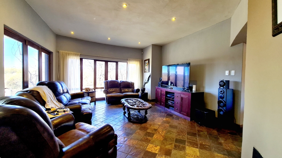 4 Bedroom Property for Sale in Leeuwfontein Gauteng