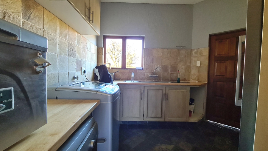 4 Bedroom Property for Sale in Leeuwfontein Gauteng