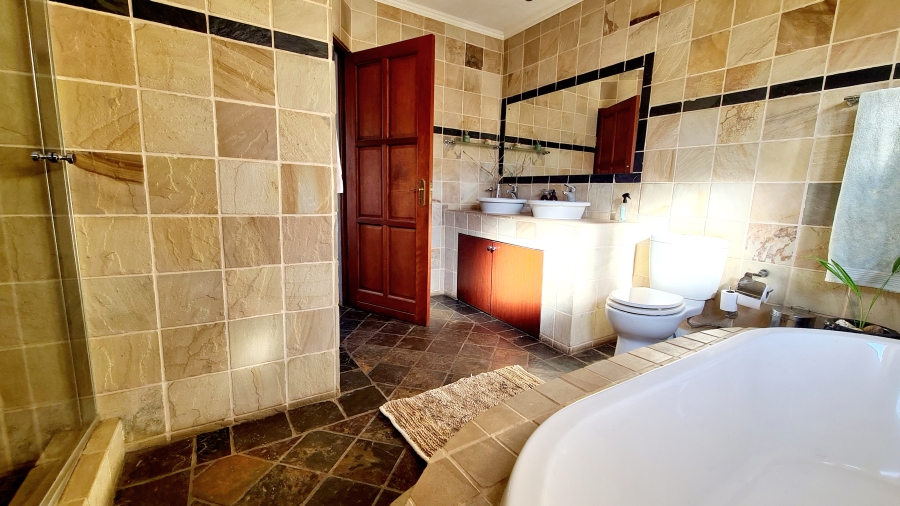 4 Bedroom Property for Sale in Leeuwfontein Gauteng