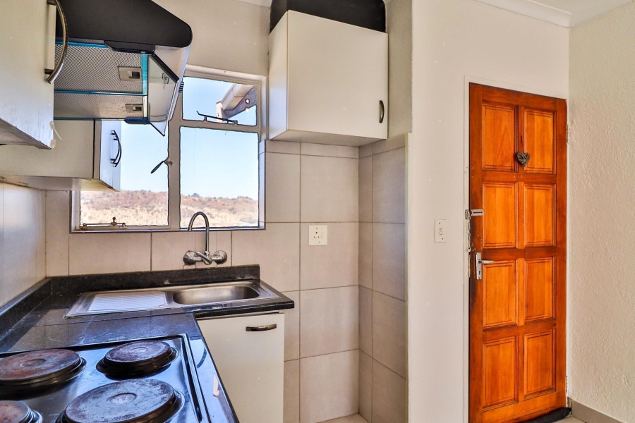 To Let 2 Bedroom Property for Rent in Linmeyer Gauteng