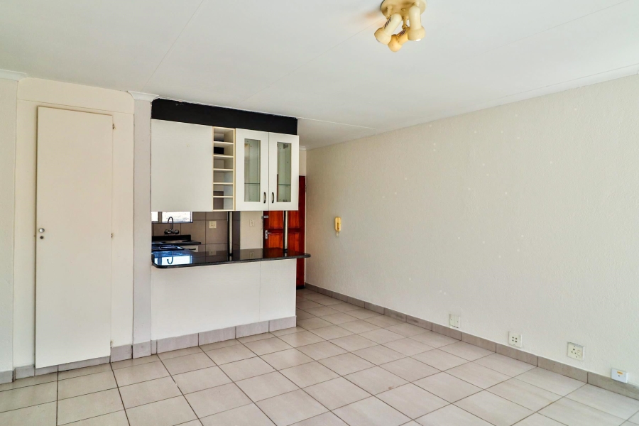 To Let 2 Bedroom Property for Rent in Linmeyer Gauteng