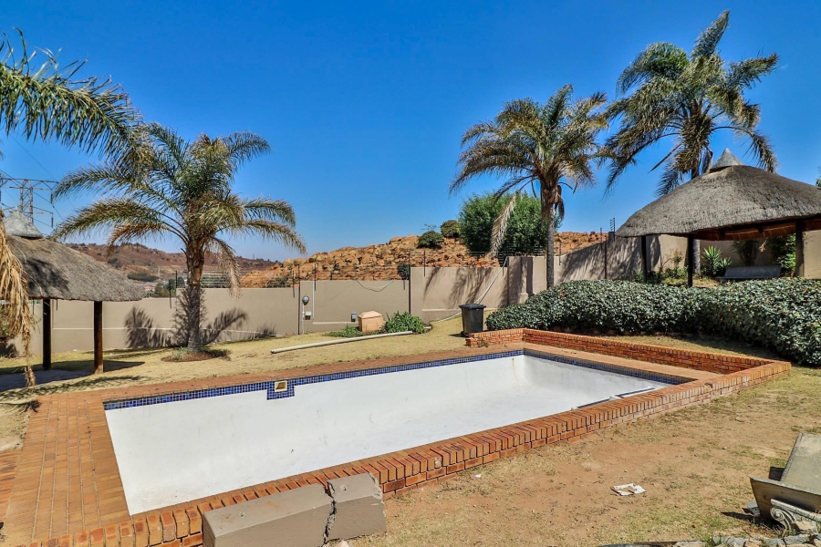 To Let 2 Bedroom Property for Rent in Linmeyer Gauteng