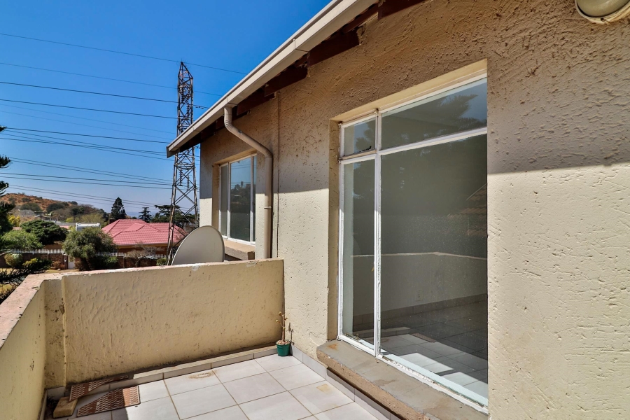 To Let 2 Bedroom Property for Rent in Linmeyer Gauteng