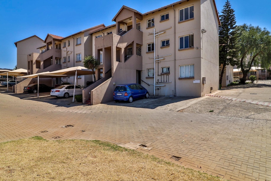 To Let 2 Bedroom Property for Rent in Linmeyer Gauteng