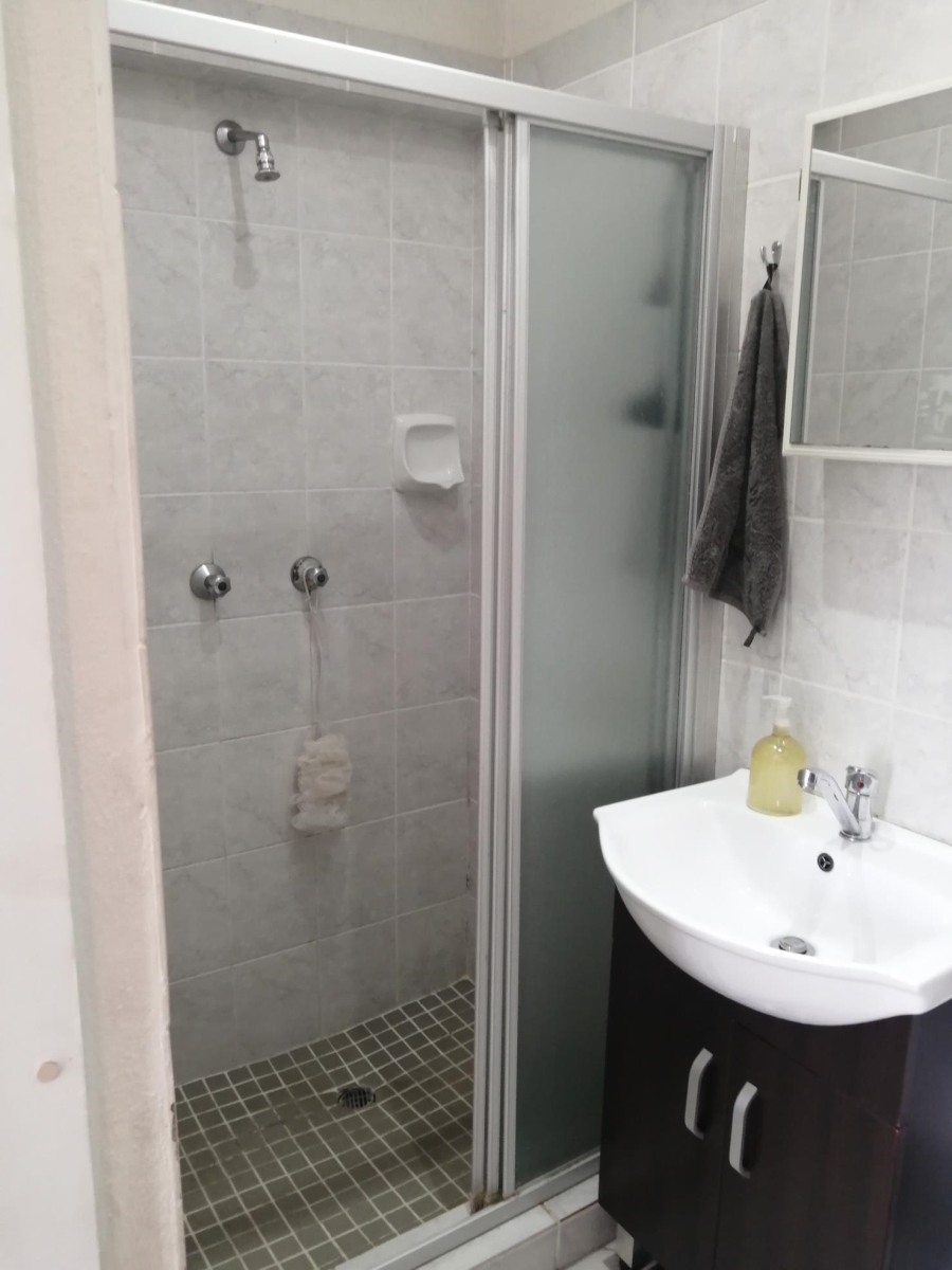 2 Bedroom Property for Sale in Annlin Gauteng