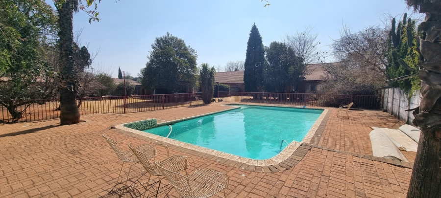 4 Bedroom Property for Sale in Strubenvale Gauteng