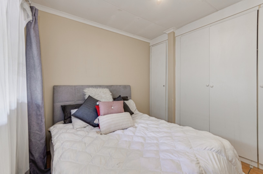 1 Bedroom Property for Sale in Grand Central Gauteng