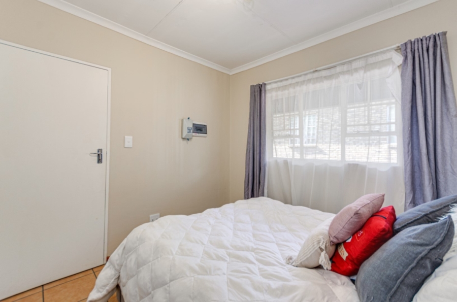 1 Bedroom Property for Sale in Grand Central Gauteng