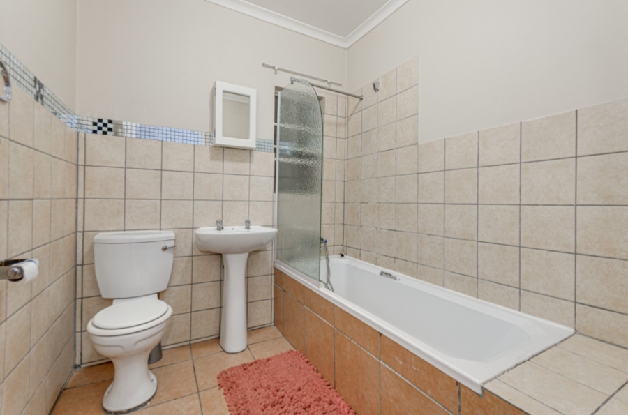 1 Bedroom Property for Sale in Grand Central Gauteng