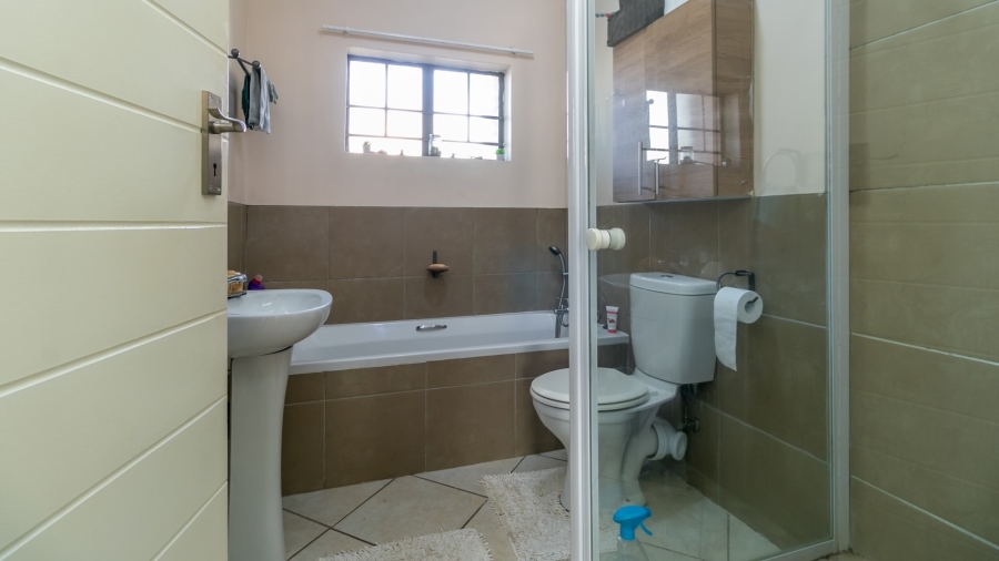 2 Bedroom Property for Sale in Noordwyk Gauteng