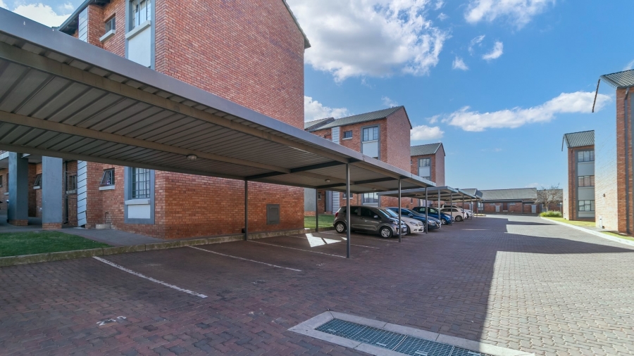 2 Bedroom Property for Sale in Noordwyk Gauteng