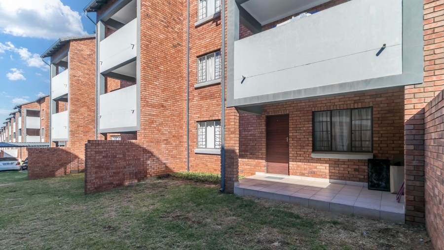 2 Bedroom Property for Sale in Noordwyk Gauteng