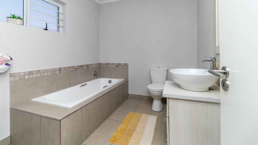 3 Bedroom Property for Sale in Blue Hills AH Gauteng