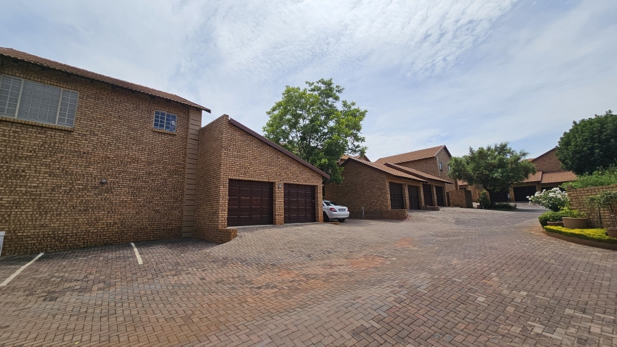 2 Bedroom Property for Sale in The Wilds Gauteng